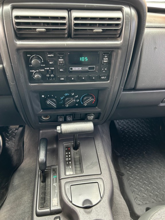 2000 Jeep Cherokee Image 13