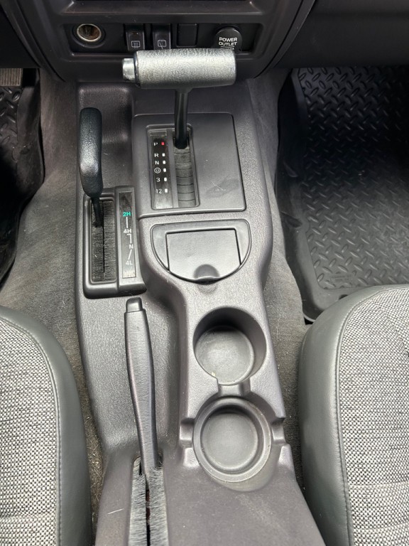 2000 Jeep Cherokee Image 14