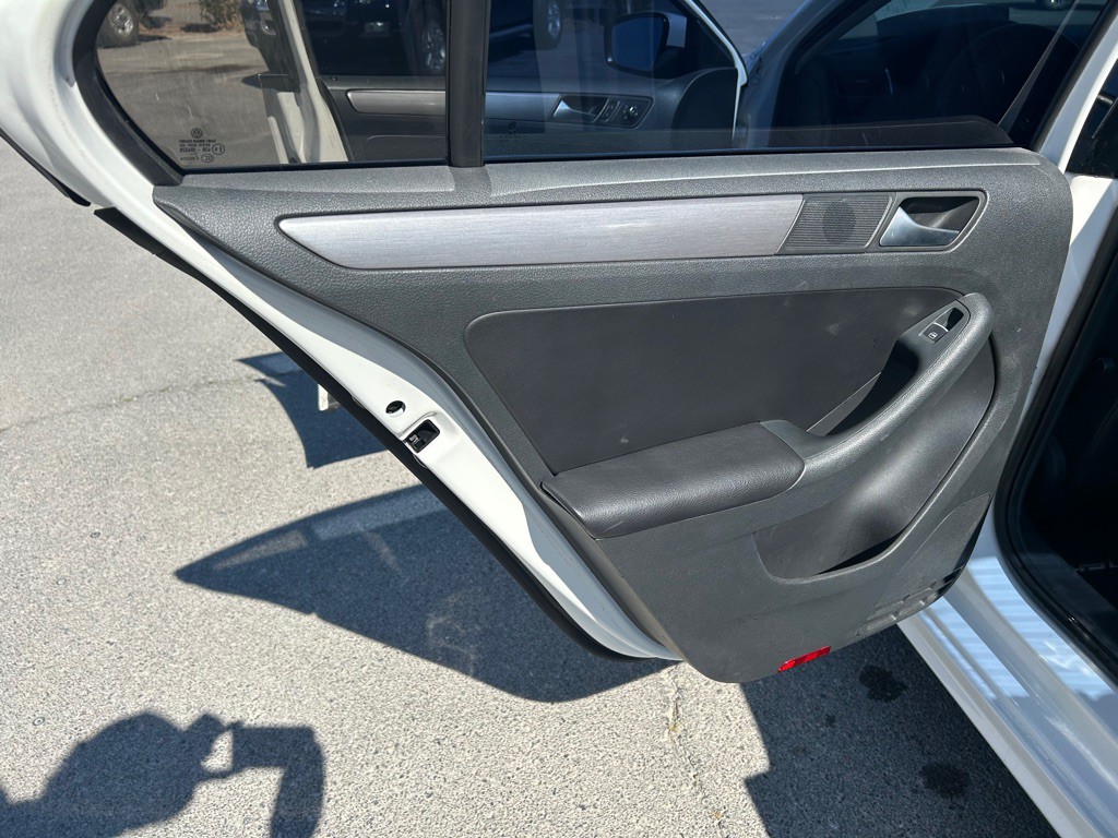2013 Volkswagen Jetta Image 17