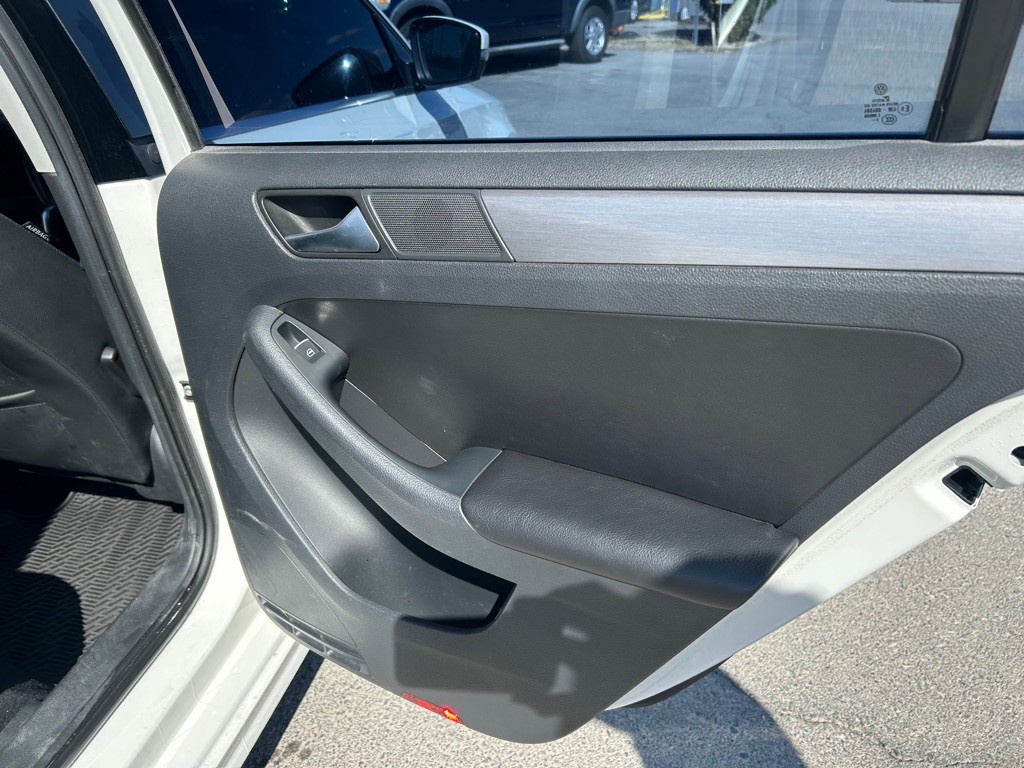 2013 Volkswagen Jetta Image 18