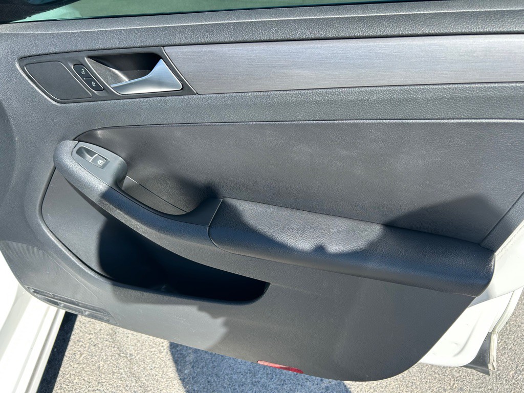 2013 Volkswagen Jetta Image 19