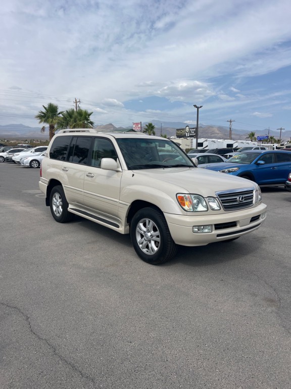 2004 Lexus LX Image 2