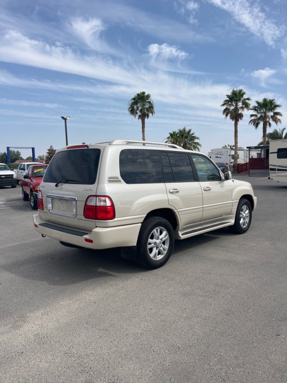 2004 Lexus LX Image 3
