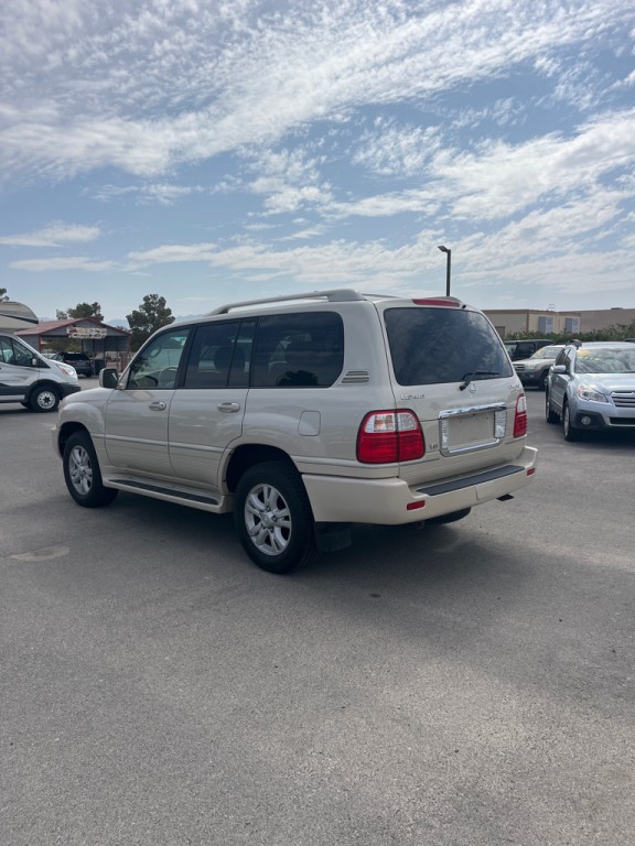 2004 Lexus LX Image 4