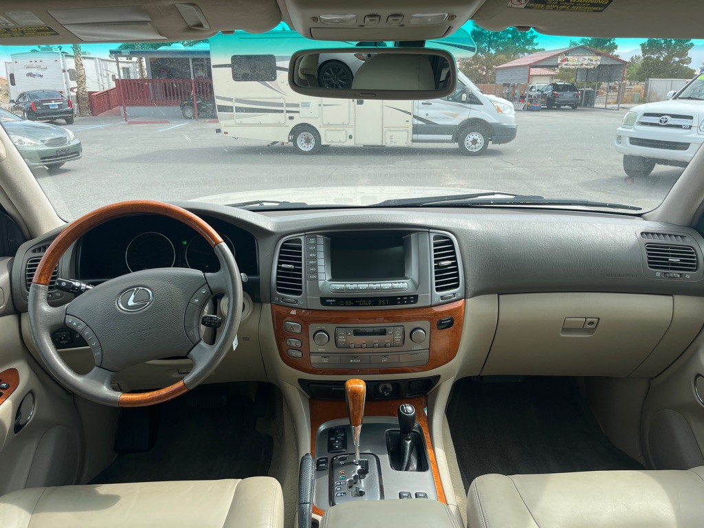 2004 Lexus LX Image 5