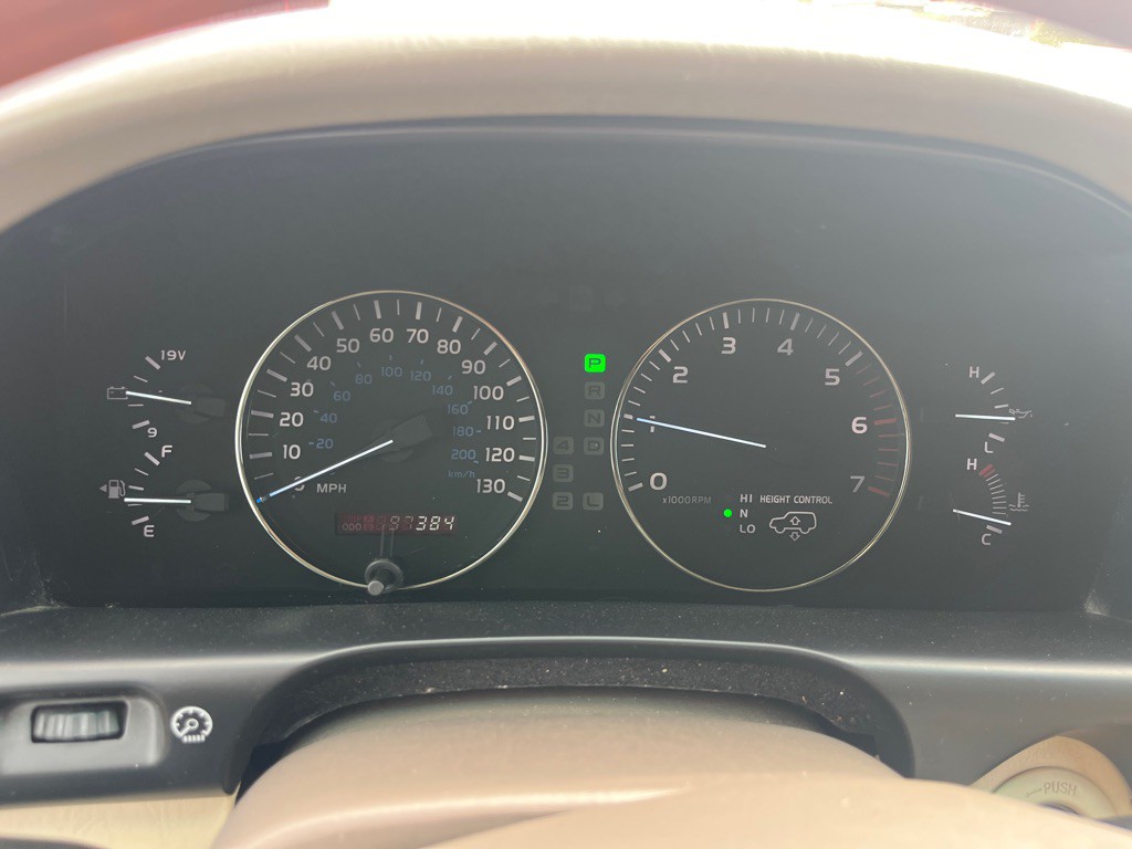 2004 Lexus LX Image 6