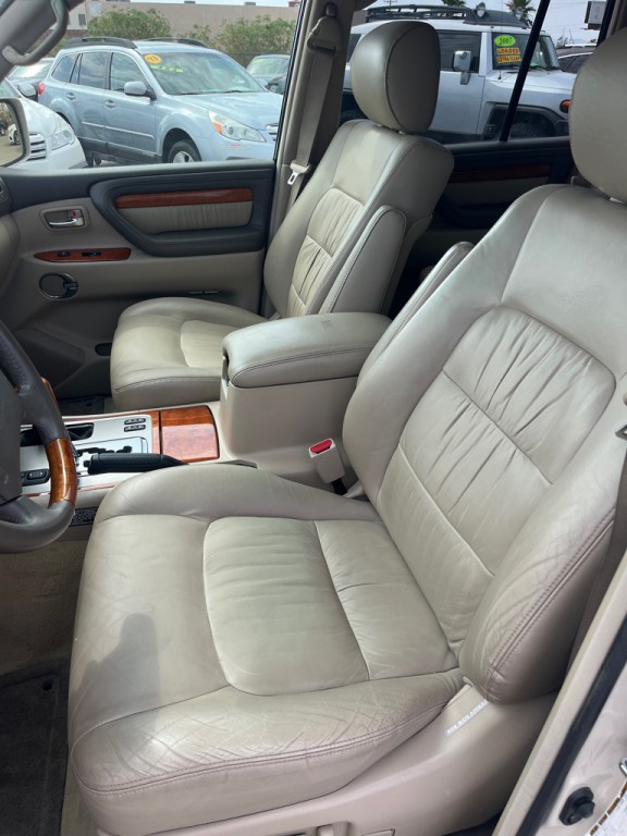 2004 Lexus LX Image 8