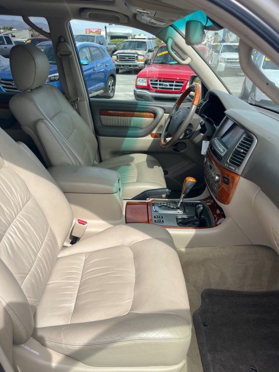 2004 Lexus LX Image 9