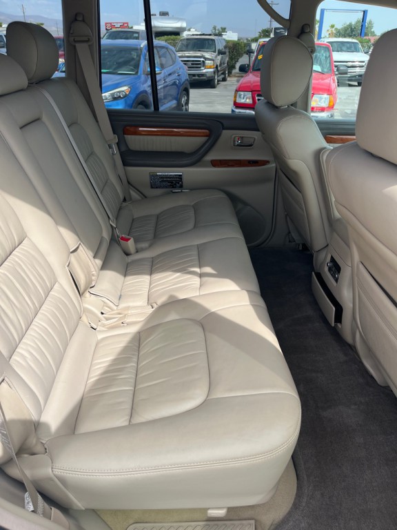 2004 Lexus LX Image 10