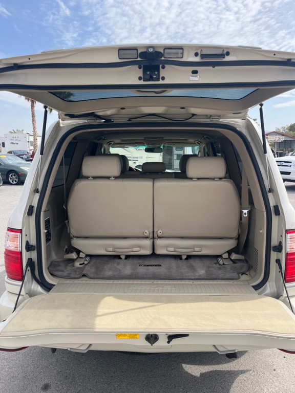 2004 Lexus LX Image 12