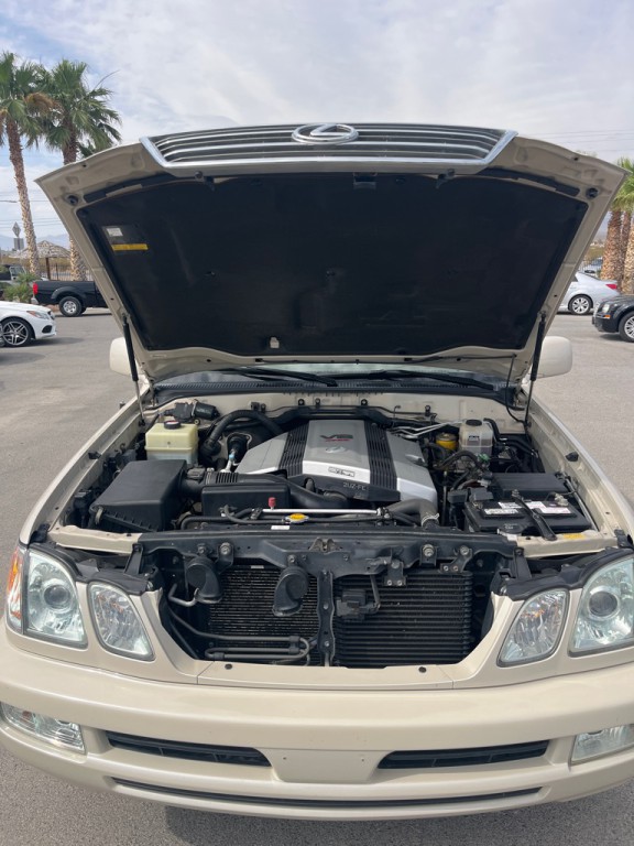 2004 Lexus LX Image 13