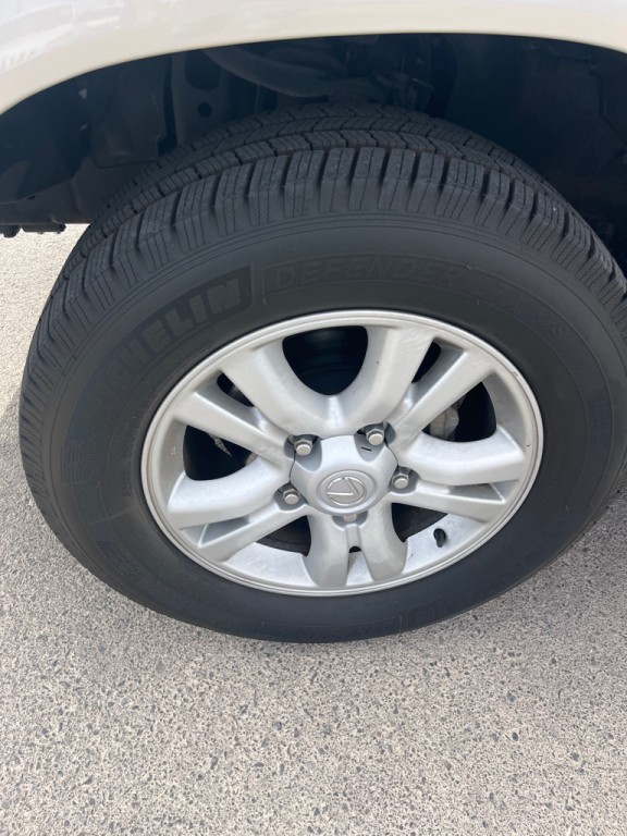 2004 Lexus LX Image 14