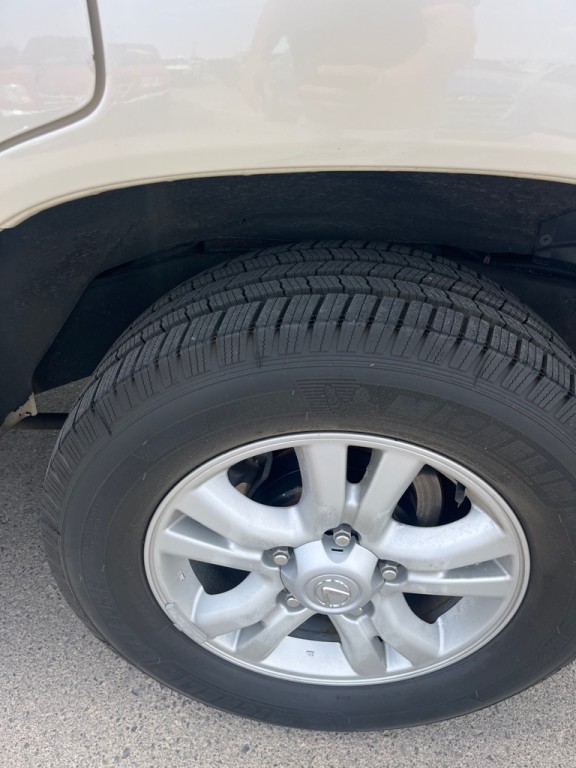 2004 Lexus LX Image 15