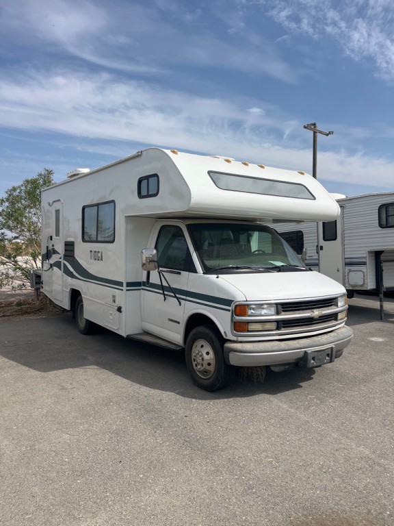 1999 Chevrolet Express Image 2