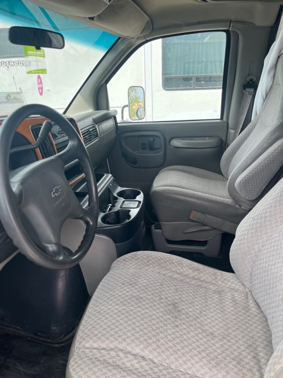 1999 Chevrolet Express Image 3