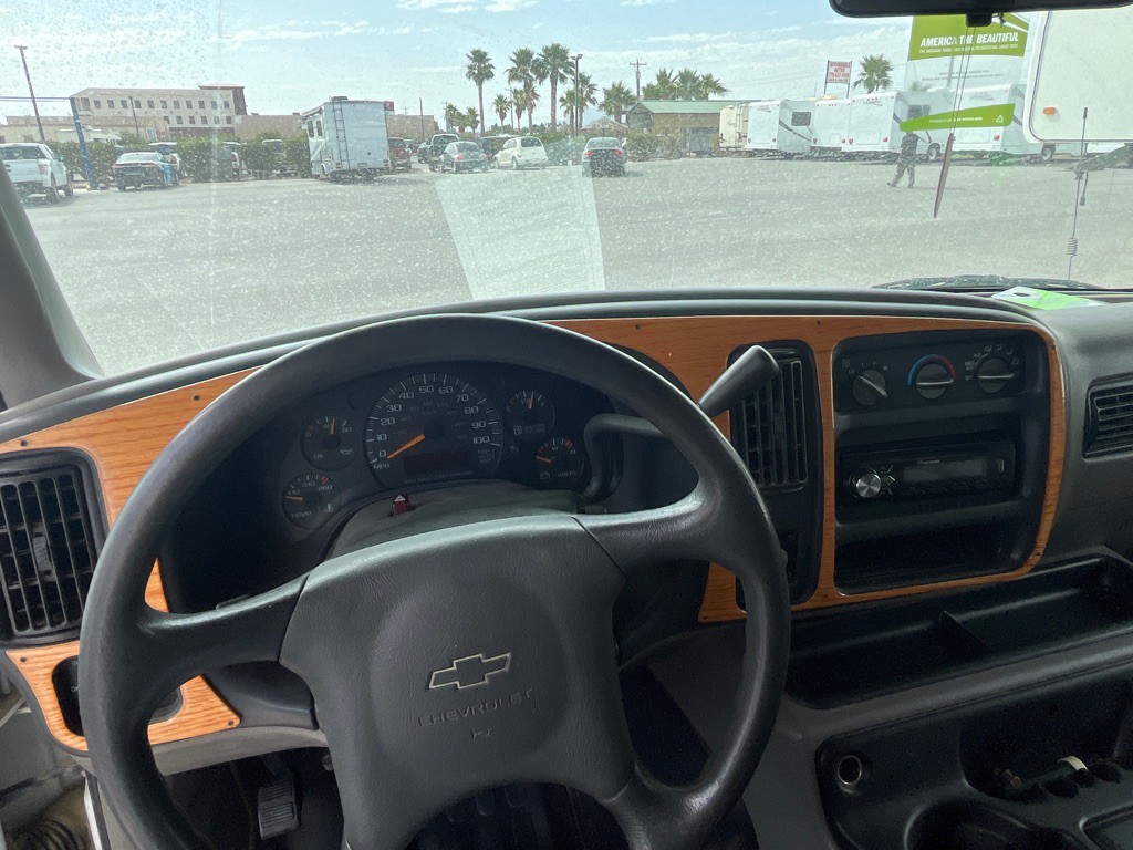 1999 Chevrolet Express Image 8