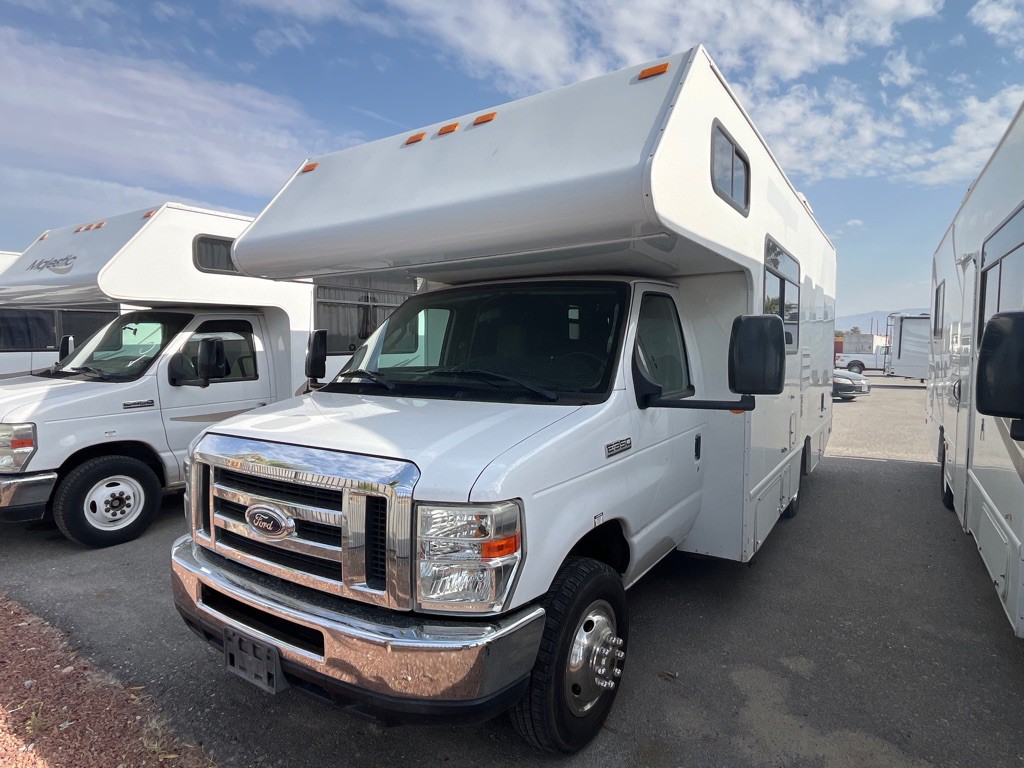2016 Ford Econoline Image 1