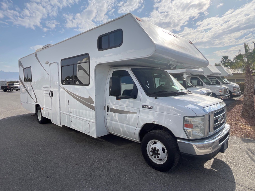 2016 Ford Econoline Image 2