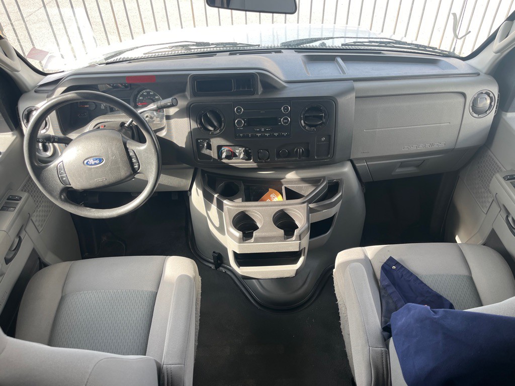 2016 Ford Econoline Image 3