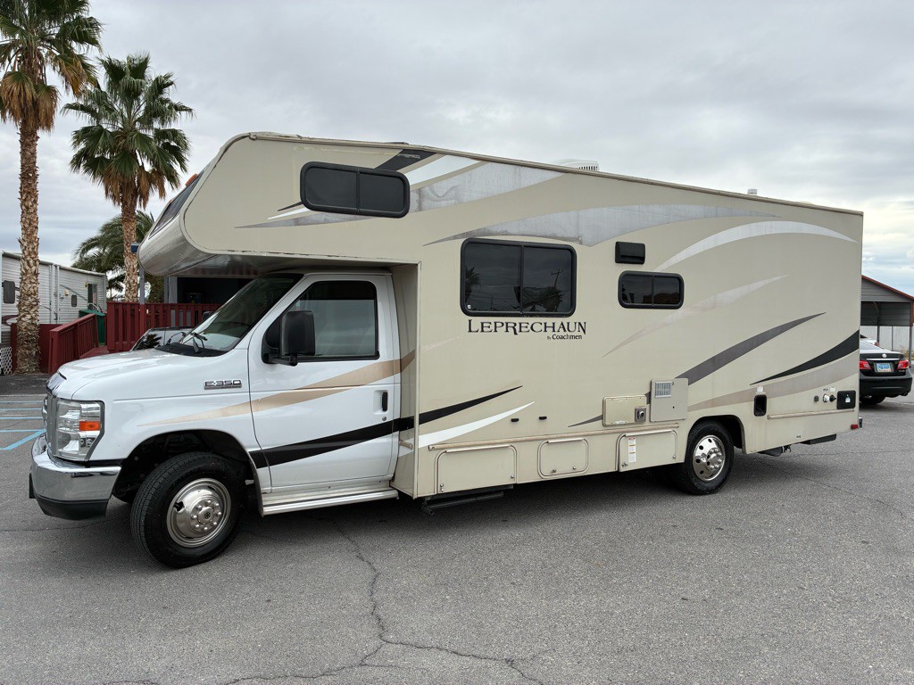 2018 Ford Econoline Image 2
