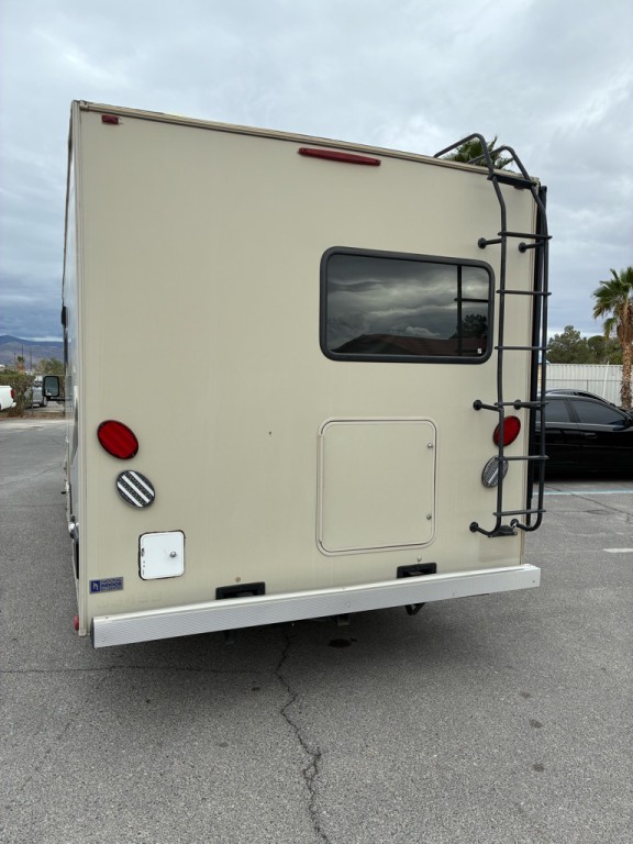 2018 Ford Econoline Image 3