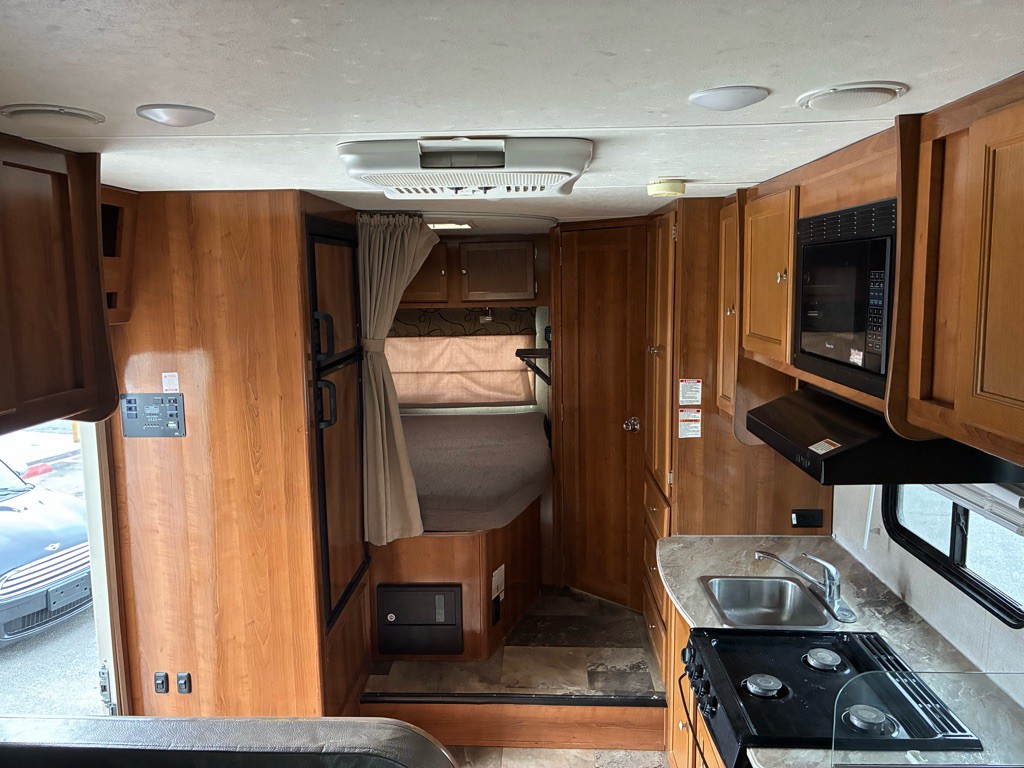 2018 Ford Econoline Image 15