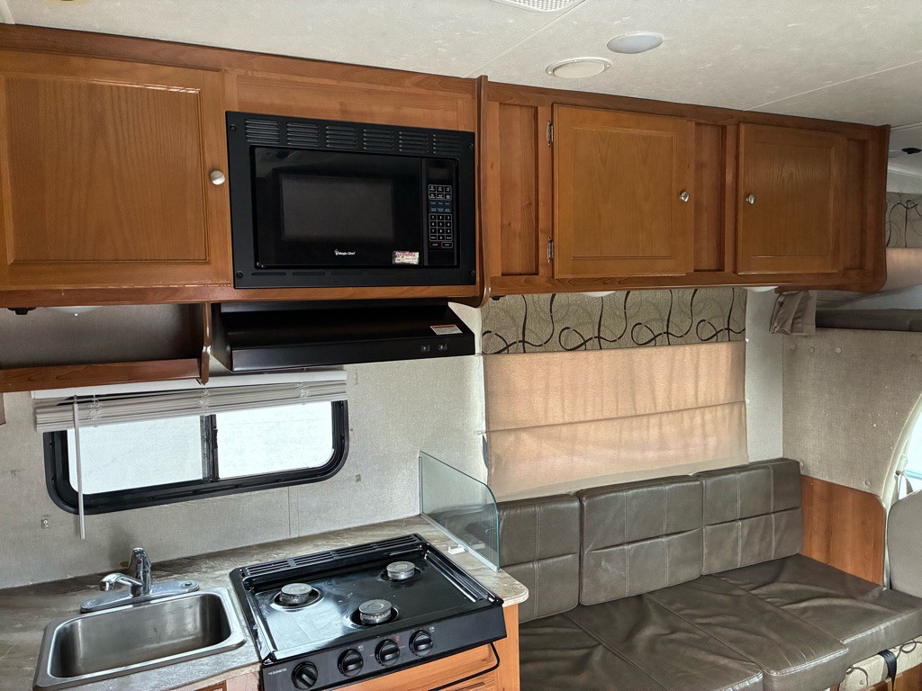 2018 Ford Econoline Image 17