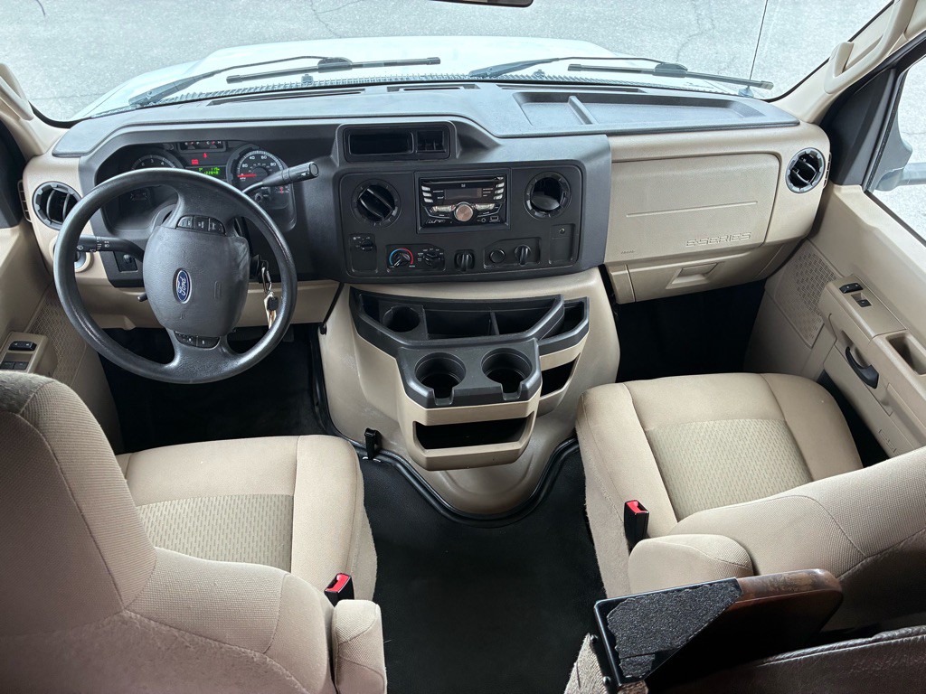 2018 Ford Econoline Image 27