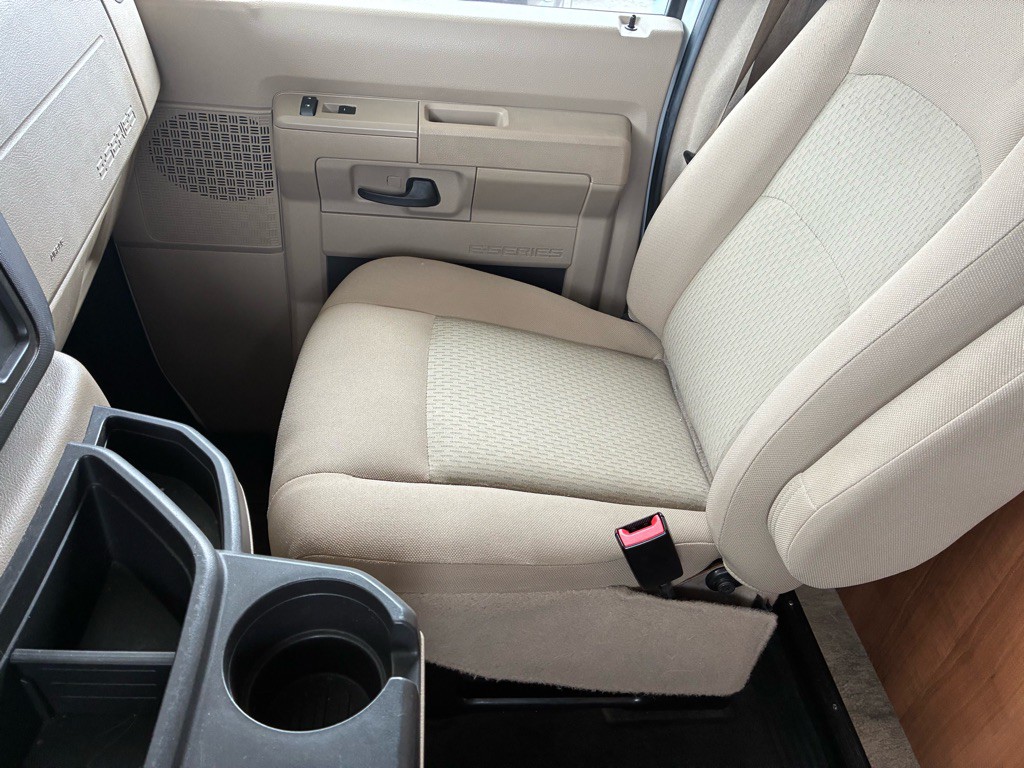 2018 Ford Econoline Image 30