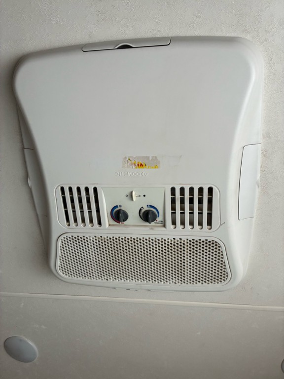 2018 Ford Econoline Image 32