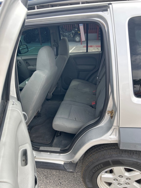 2005 Jeep Liberty Image 3