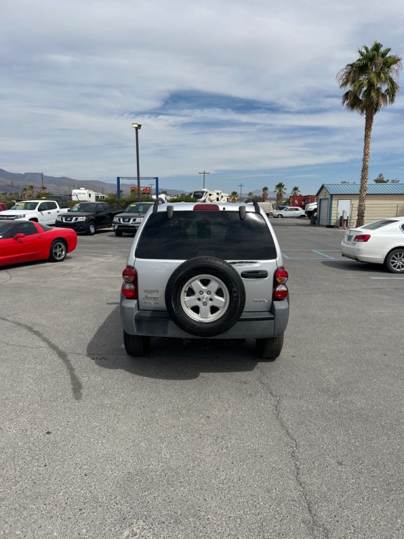 2005 Jeep Liberty Image 6