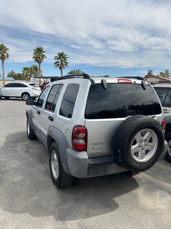 2005 Jeep Liberty Image 8