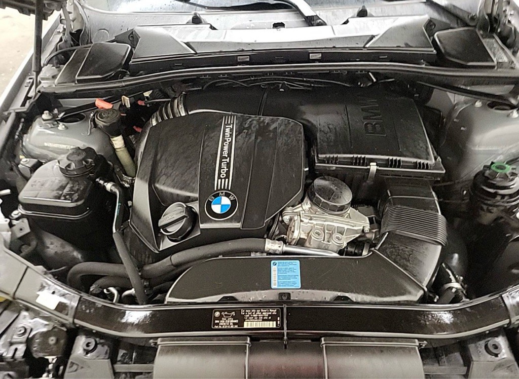 2011 BMW 3 Series Image 4