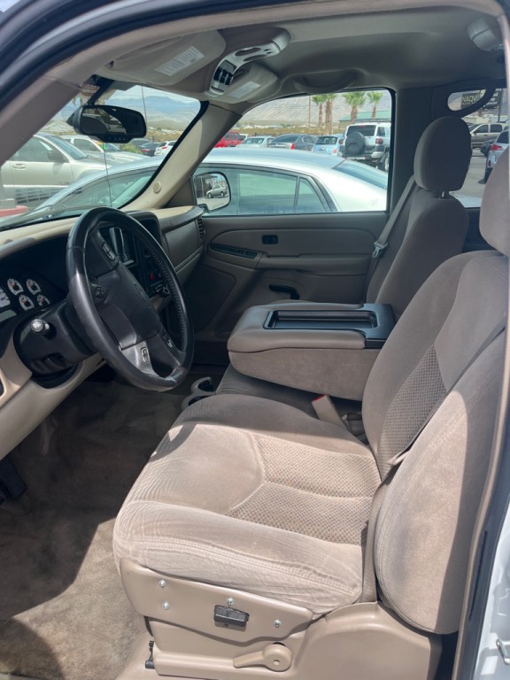 2005 Chevrolet Tahoe Image 2