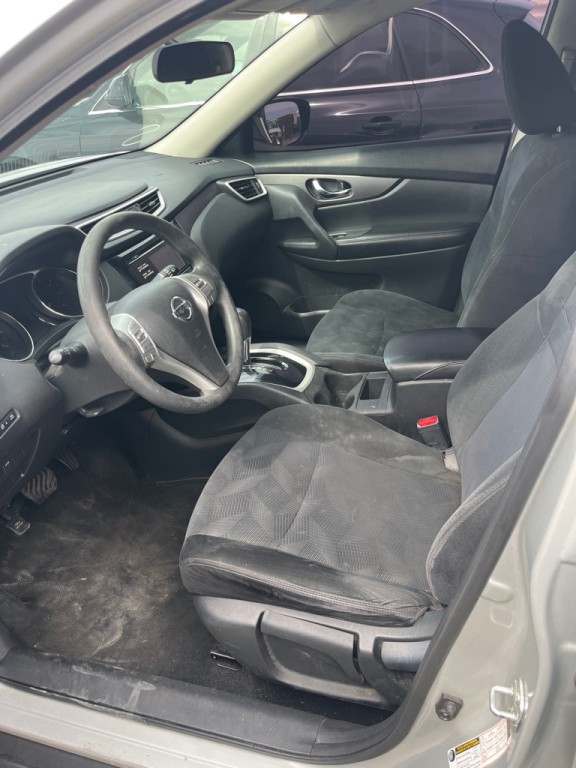 2016 Nissan Rogue Image 2
