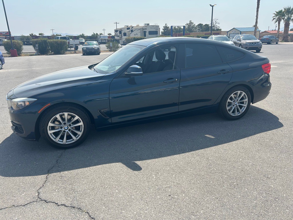 2014 BMW 3 Series Image 2