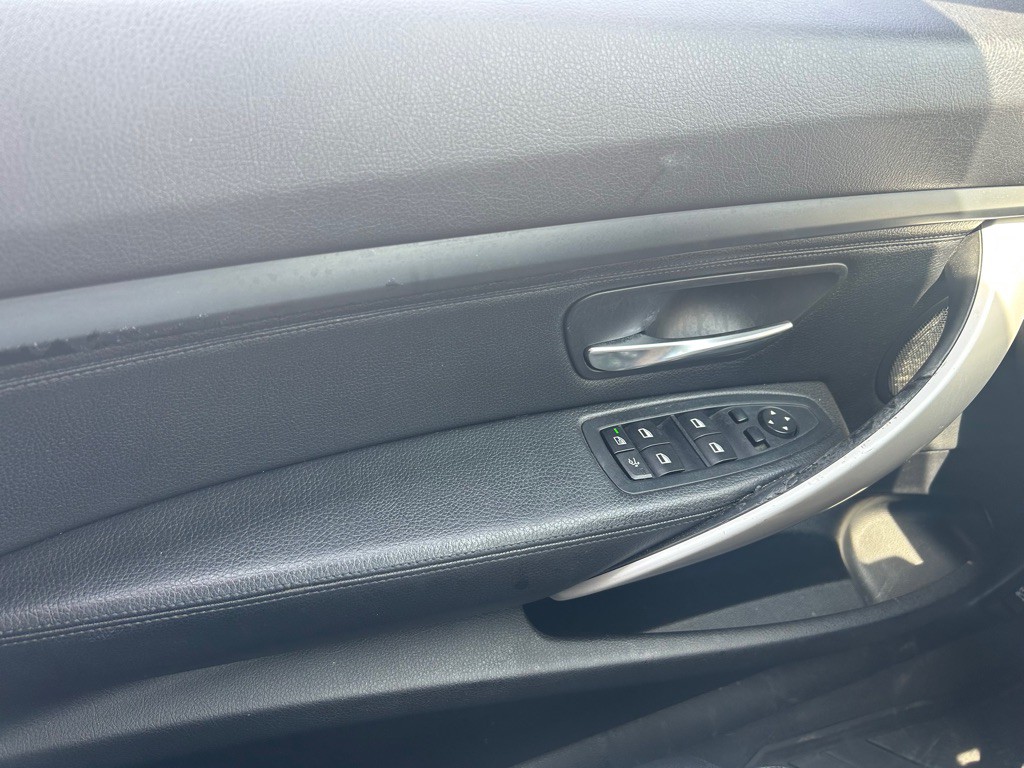 2014 BMW 3 Series Image 12