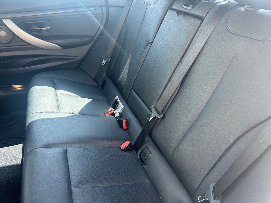 2014 BMW 3 Series Image 16