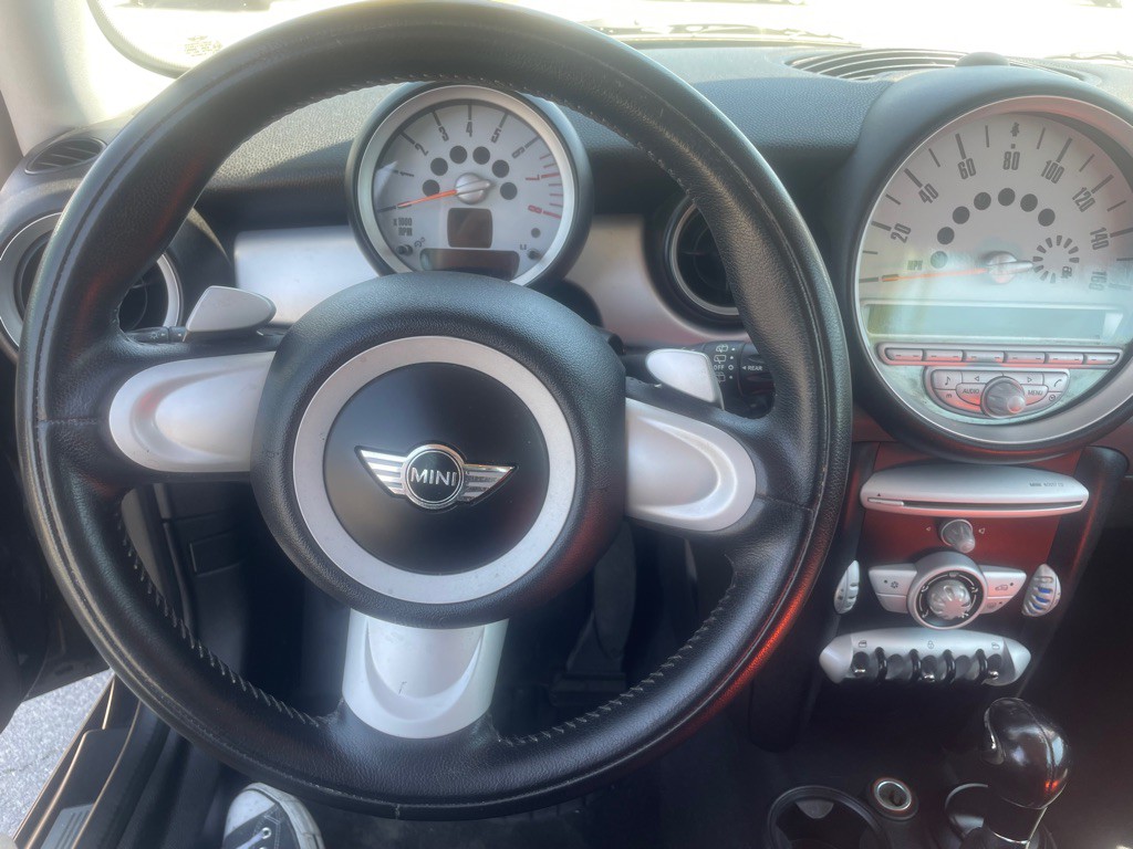 2009 MINI Cooper Image 5