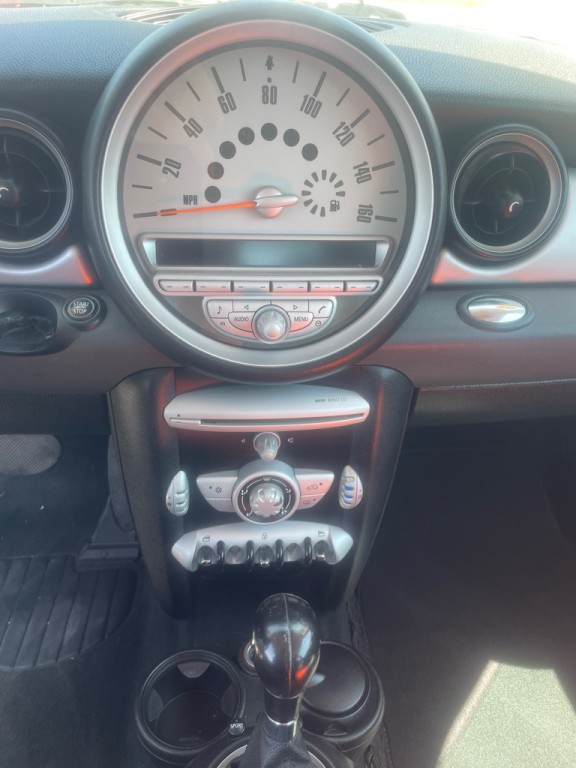 2009 MINI Cooper Image 7