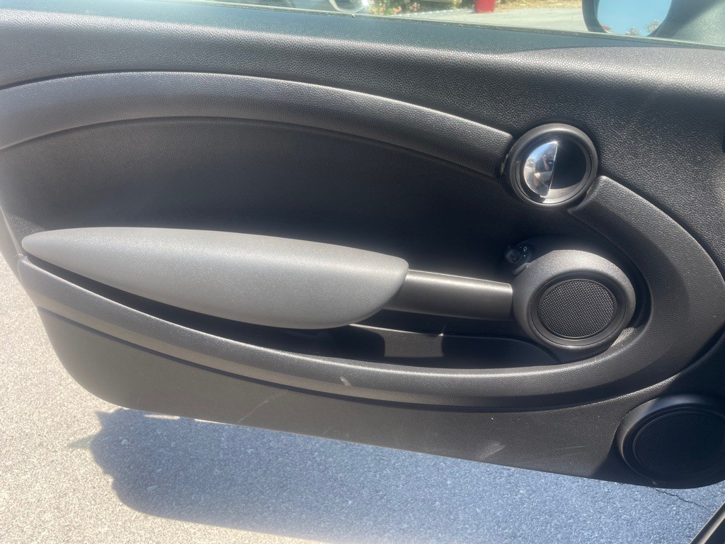 2009 MINI Cooper Image 11