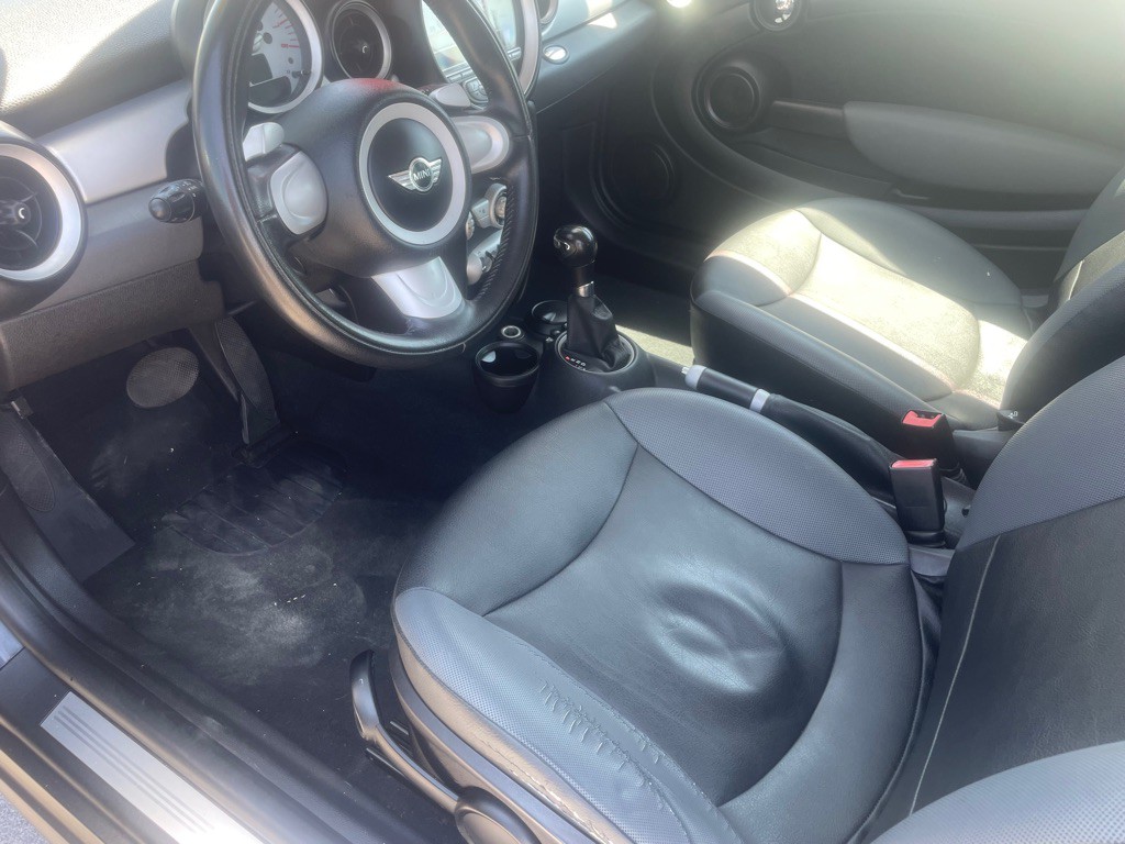 2009 MINI Cooper Image 12
