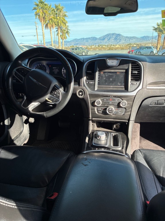 2017 Chrysler 300 Image 5