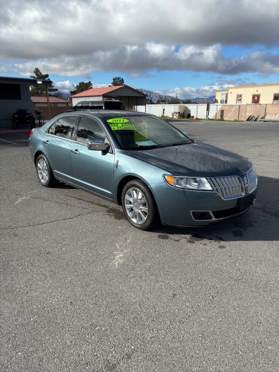 2011 Lincoln MKZ Image 2