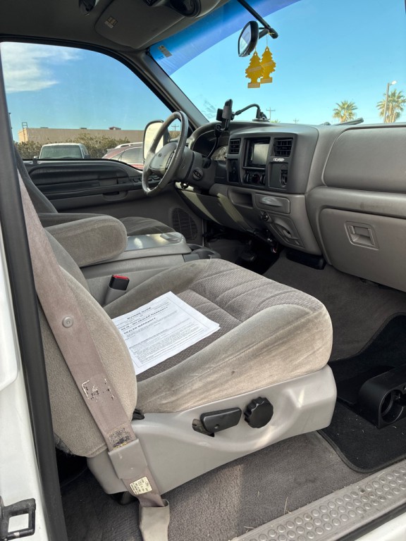 2000 Ford Excursion Image 12