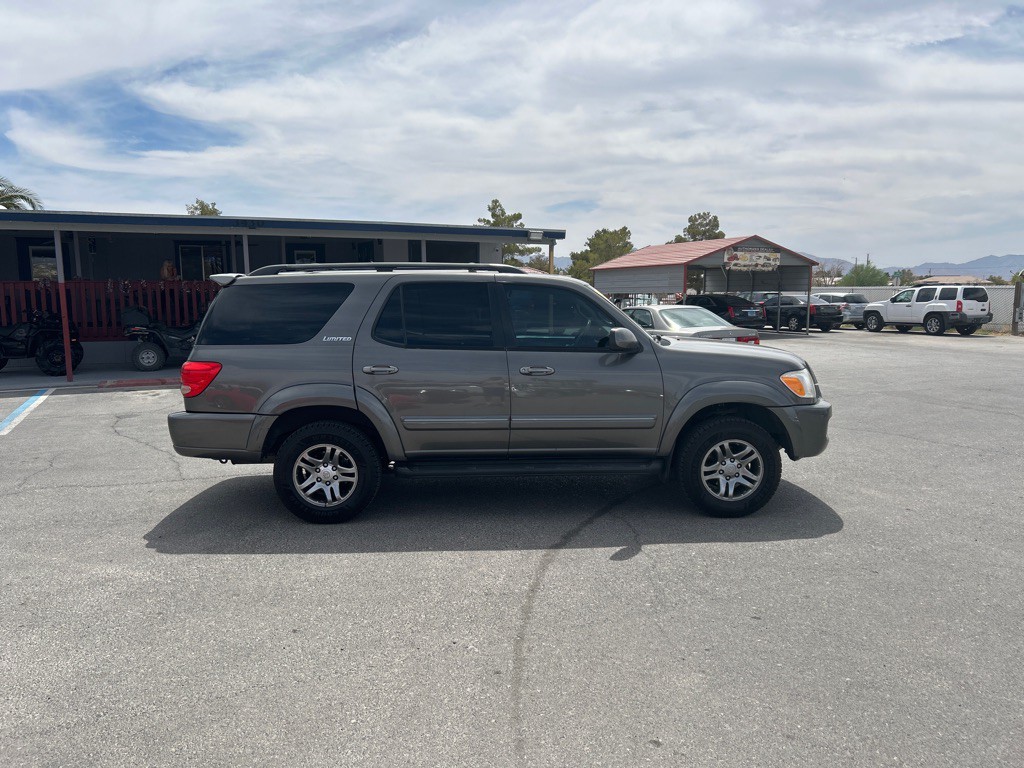 2005 Toyota Sequoia Image 2