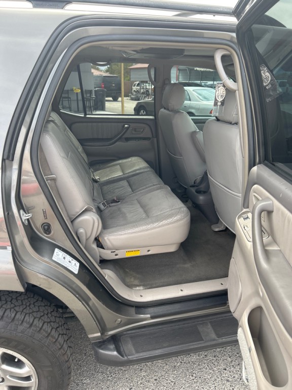 2005 Toyota Sequoia Image 4
