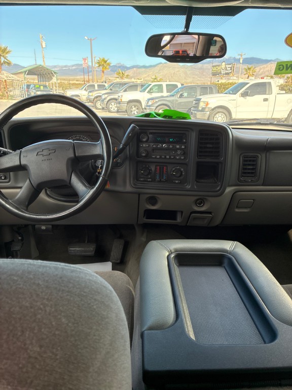 2004 Chevrolet Tahoe Image 11