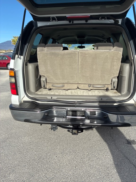 2004 Chevrolet Tahoe Image 12